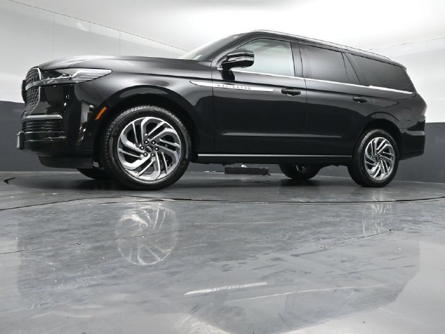 Certified 2025 Lincoln Navigator Reserve AWD/4WD image 41