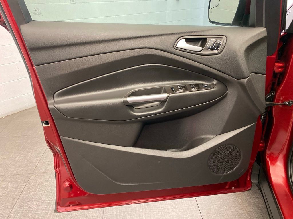 Used 2019 Ford Escape Titanium FWD image 22