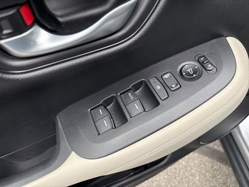 Used 2023 Honda HR-V LX image 10