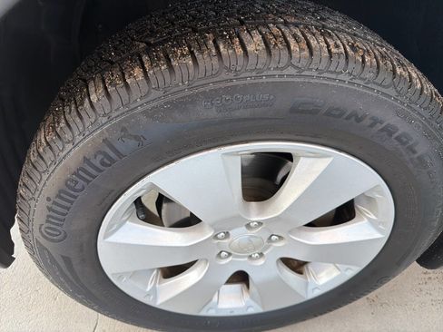 Used 2010 Subaru Outback 2.5i Limited image 35