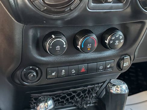 Used 2017 Jeep Wrangler Unlimited Sahara AWD/4WD image 29