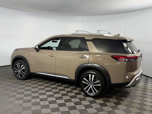 Used 2025 Nissan Pathfinder Platinum w/ Cargo Package AWD/4WD image 10