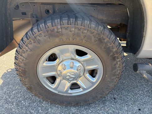Used 2018 RAM 2500 Tradesman w/ Chrome Appearance Group RWD image 3