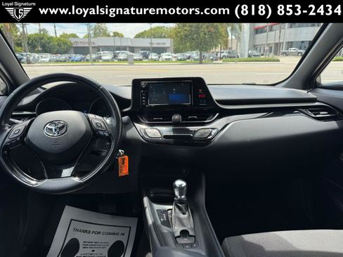 Used 2018 Toyota C-HR XLE FWD image 14