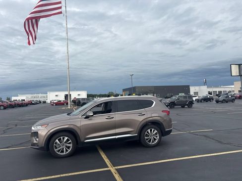 Used 2019 Hyundai Santa Fe FWD image 2