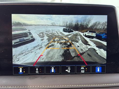 Used 2023 GMC Yukon SLT w/ SLT Luxury Package image 20