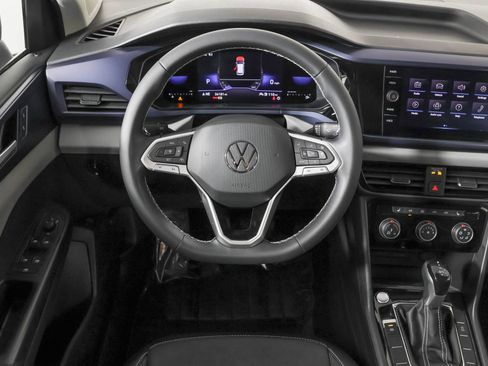 Used 2023 Volkswagen Taos SE AWD/4WD image 37