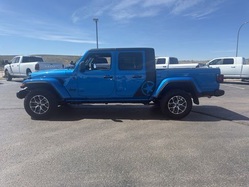 Certified 2024 Jeep Gladiator Sport image 8
