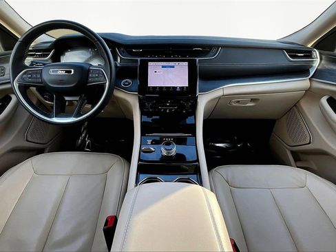 Used 2022 Jeep Grand Cherokee Limited image 16