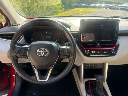 Used 2023 Toyota Corolla Cross LE FWD image 9
