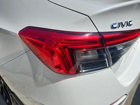 Used 2023 Honda Civic Sport image 32