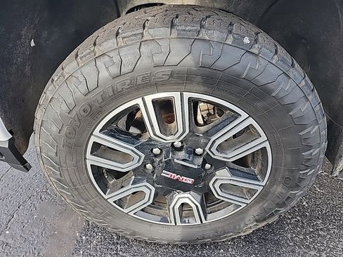 Used 2023 GMC Sierra 2500 AT4 w/ AT4 Preferred Package image 9