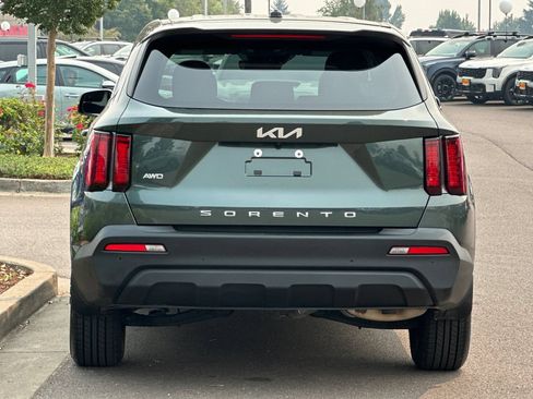 Used 2022 Kia Sorento LX AWD/4WD image 5