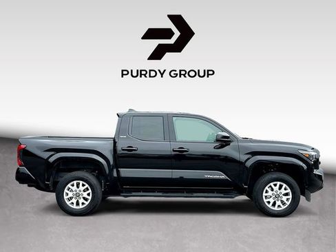 Used 2025 Toyota Tacoma SR5 w/ SR5 Upgrade Package AWD/4WD image 9