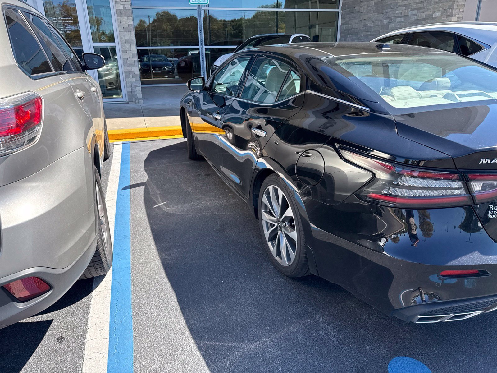 Used 2023 Nissan Maxima Platinum w/ Sport Mat Group FWD image 5