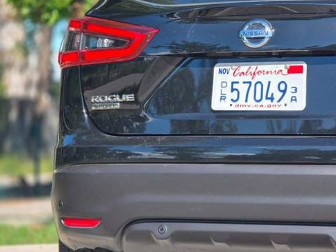 Used 2021 Nissan Rogue Sport S image 13