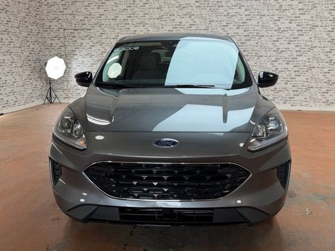 Used 2022 Ford Escape SE w/ SE Sport Appearance Package AWD/4WD image 2