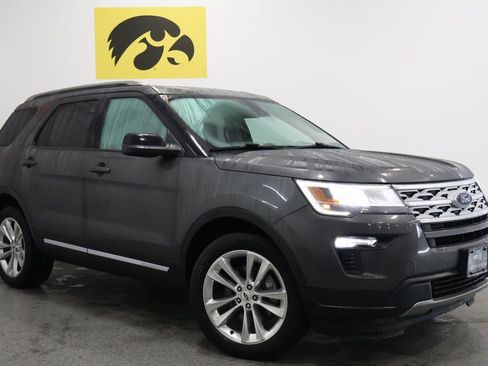 Used 2018 Ford Explorer XLT w/ Equipment Group 202A image 2