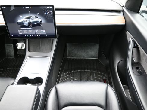 Used 2022 Tesla Model Y Performance image 35
