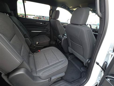 Used 2025 Chevrolet Traverse LT w/ Driver Confidence Package FWD image 18