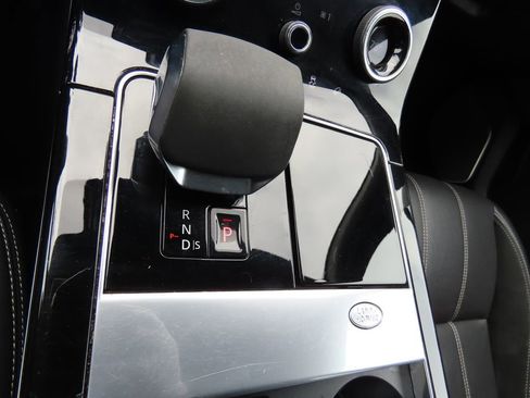 Used 2021 Land Rover Range Rover Velar R-Dynamic S image 31