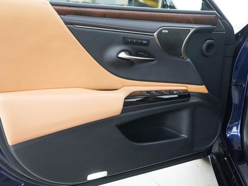 Used 2024 Lexus ES 300h FWD image 18