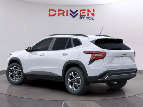 New 2026 Chevrolet Trax LT w/ Driver Confidence Package image 2