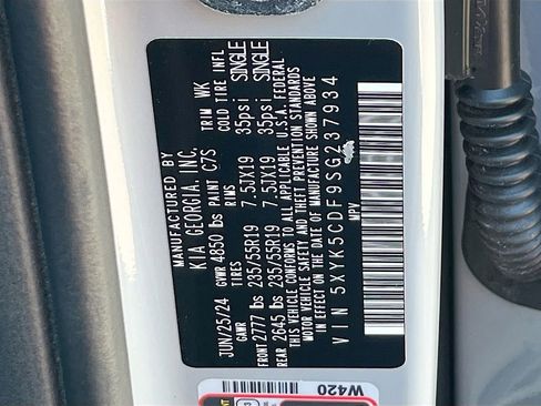 Certified 2025 Kia Sportage SX AWD/4WD image 15