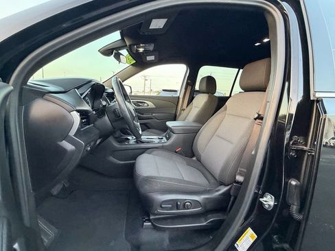 Used 2023 Chevrolet Traverse LT w/ LPO, Cargo Package FWD image 9