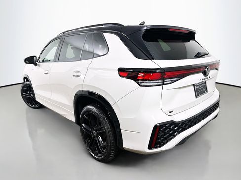 New 2026 Volkswagen Tiguan SE R-Line AWD/4WD image 5