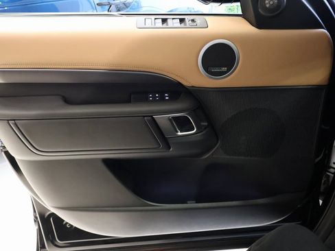 Used 2025 Land Rover Discovery Metropolitan Edition image 73