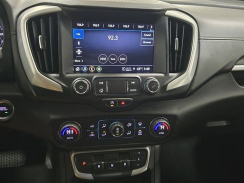 Used 2024 GMC Terrain SLT image 27
