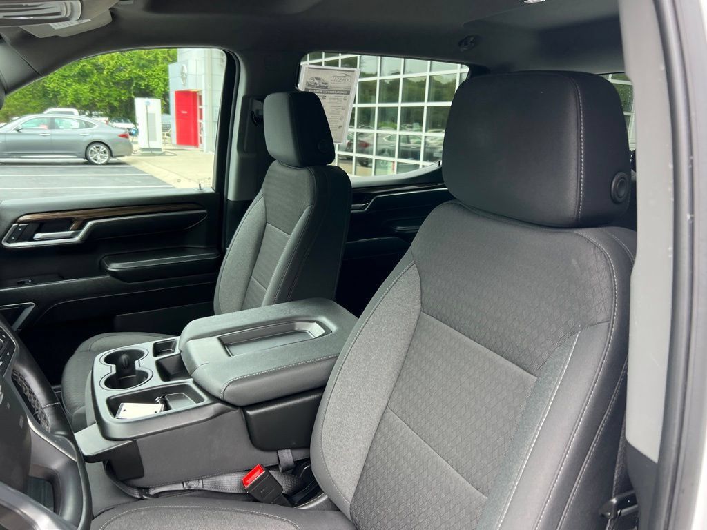 Used 2025 Chevrolet Silverado 1500 LT RWD image 10