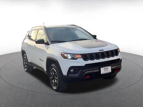 Used 2025 Jeep Compass Trailhawk image 3