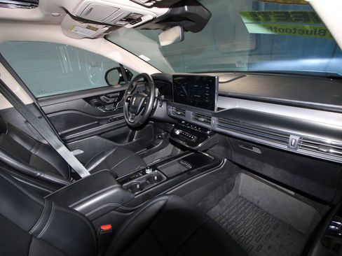 Used 2025 Lincoln Corsair FWD w/ Equipment Group 101A image 24