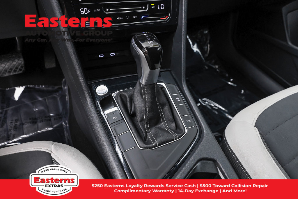 Used 2025 Volkswagen Taos SE FWD image 14