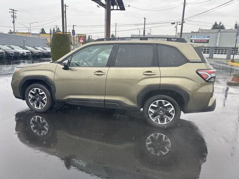 Used 2025 Subaru Forester Premium image 5