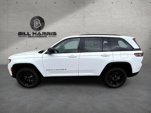 New 2025 Jeep Grand Cherokee Altitude image 10