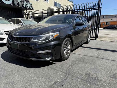 Used 2020 Kia Optima LX image 2
