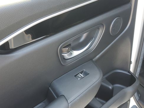 Certified 2025 Honda Pilot Touring image 14