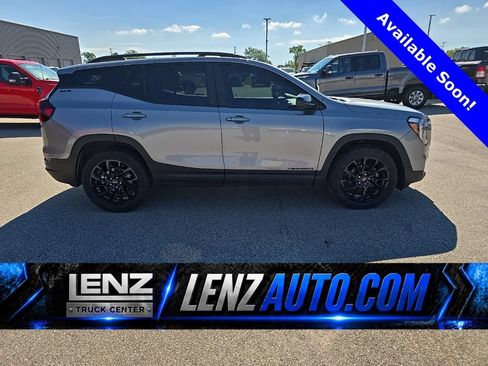 Used 2024 GMC Terrain SLE w/ GMC Pro Grade Package AWD/4WD image 1