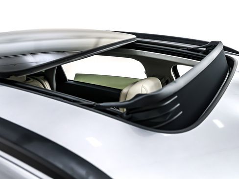 Used 2022 Audi e-tron Premium w/ Convenience Plus Package image 23