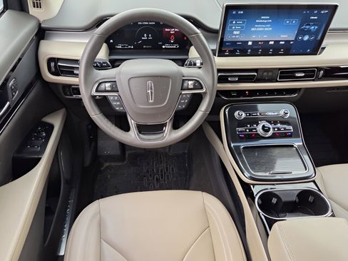 Used 2023 Lincoln Nautilus FWD w/ Premium Package image 30