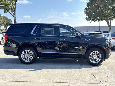 Used 2024 GMC Yukon SLT image 2