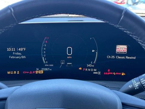 Used 2025 Cadillac XT4 Premium Luxury image 28