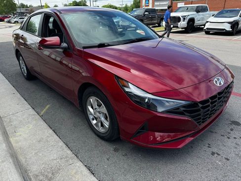 Used 2023 Hyundai Elantra SE FWD image 3