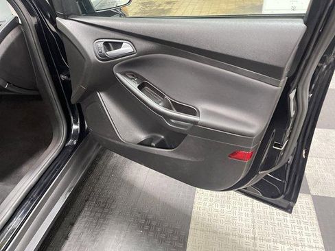 Used 2018 Ford Focus SE FWD image 17