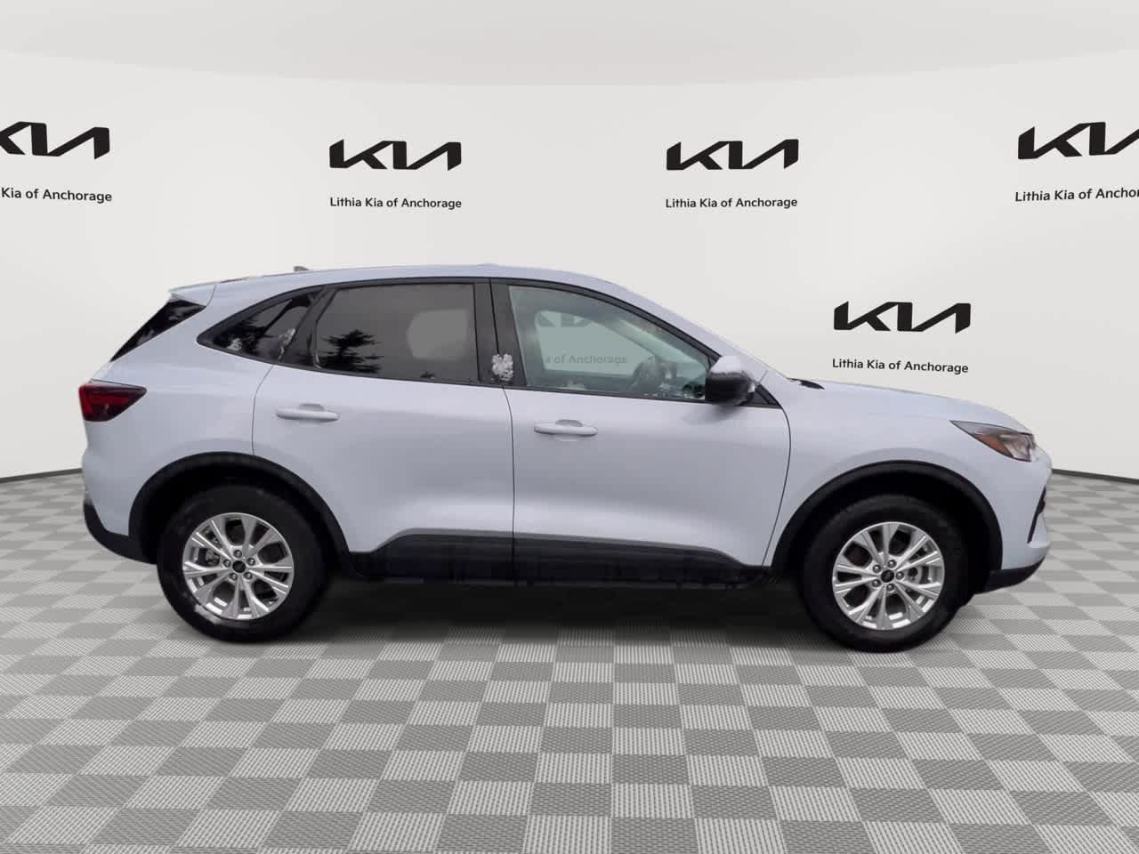 Used 2025 Ford Escape Active AWD/4WD image 2