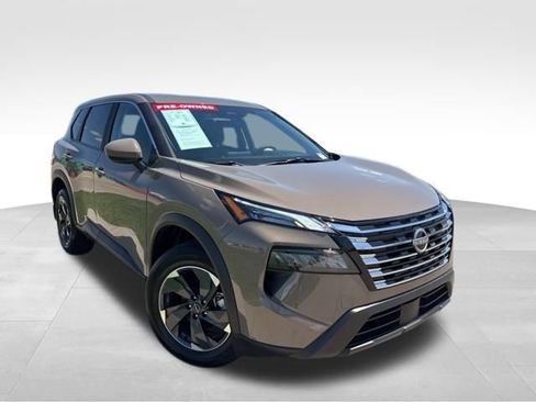 Used 2025 Nissan Rogue SV AWD/4WD image 2