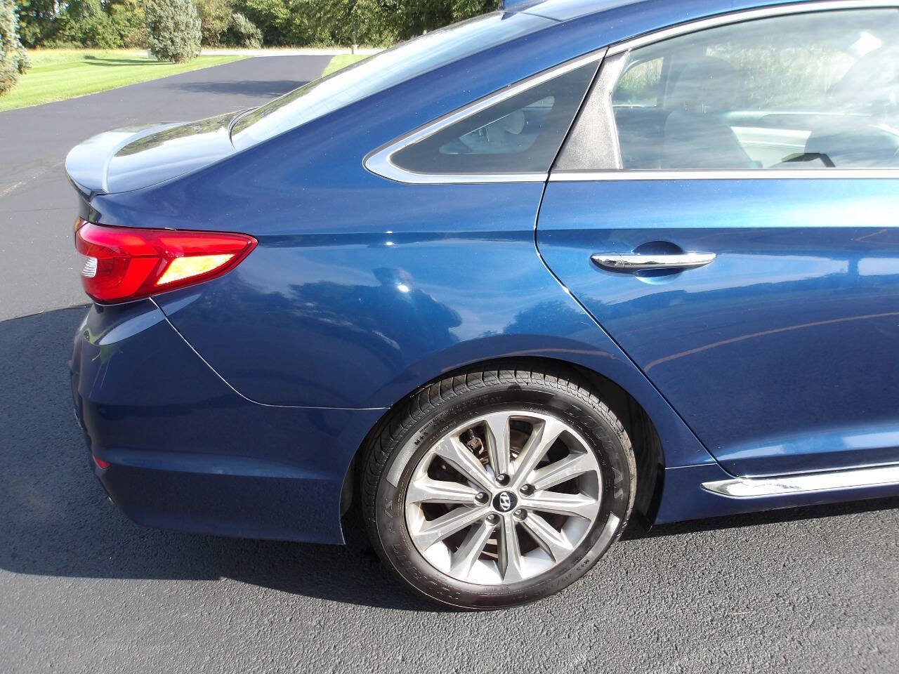 Used 2017 Hyundai Sonata Limited w/ Cargo Package FWD image 36